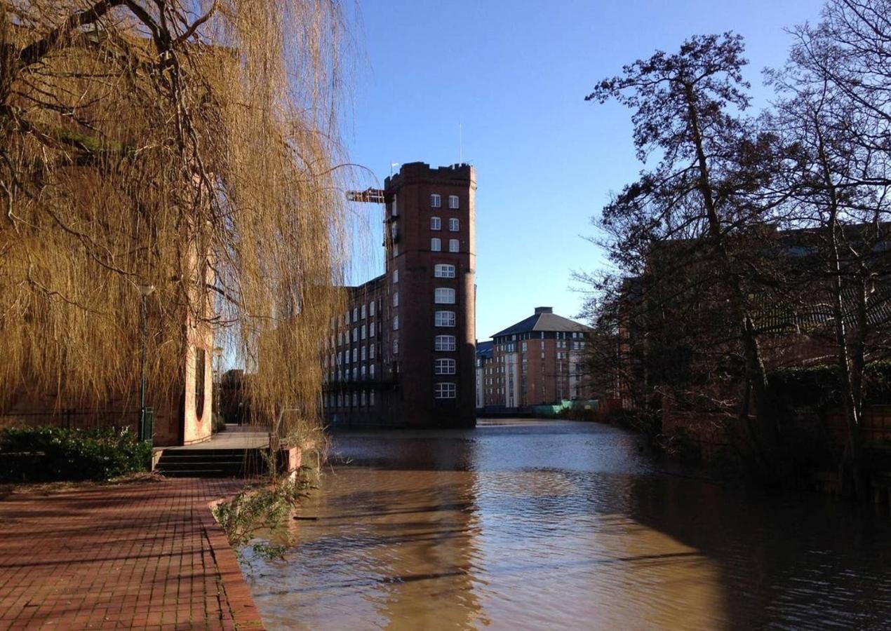 Waters Edge At Cocoa Suites York Exterior foto